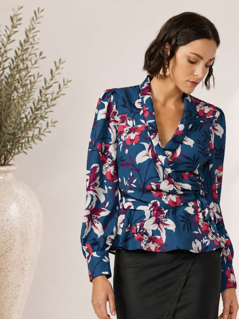 Adelyn Rae Shayne Floral Blouse Blue Multicolor Size M NWT